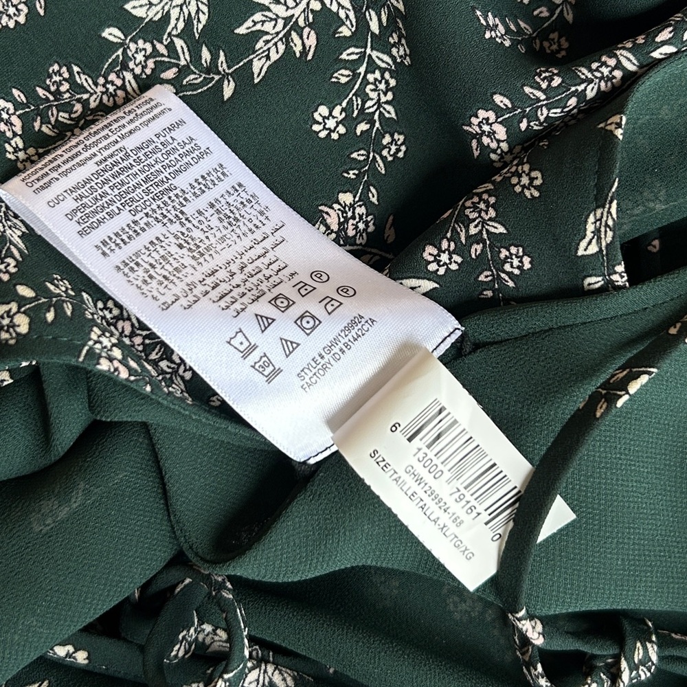BCBGMaxAzria Spruce Green Strappy
Floral Camisole Top - Picture 11 of 13